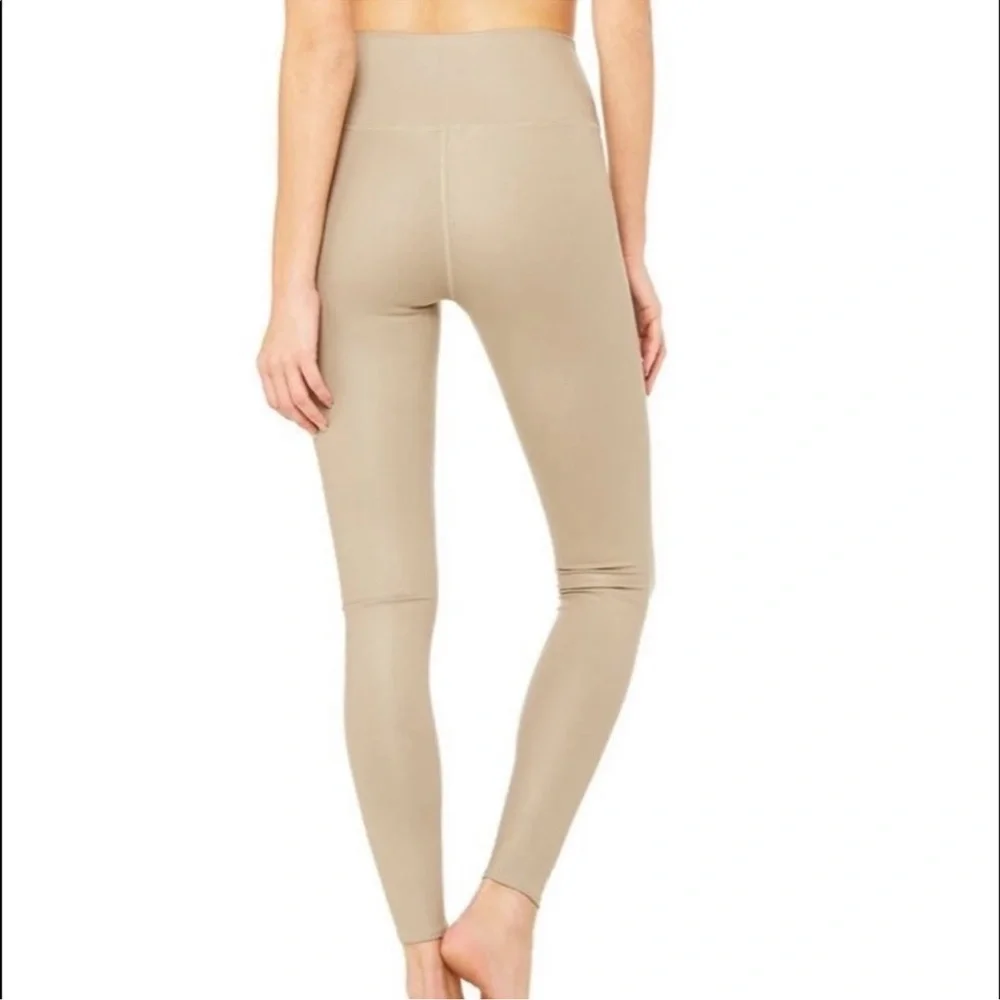 Alo Yoga Airlift High Waisted Legging in Color Gravel
